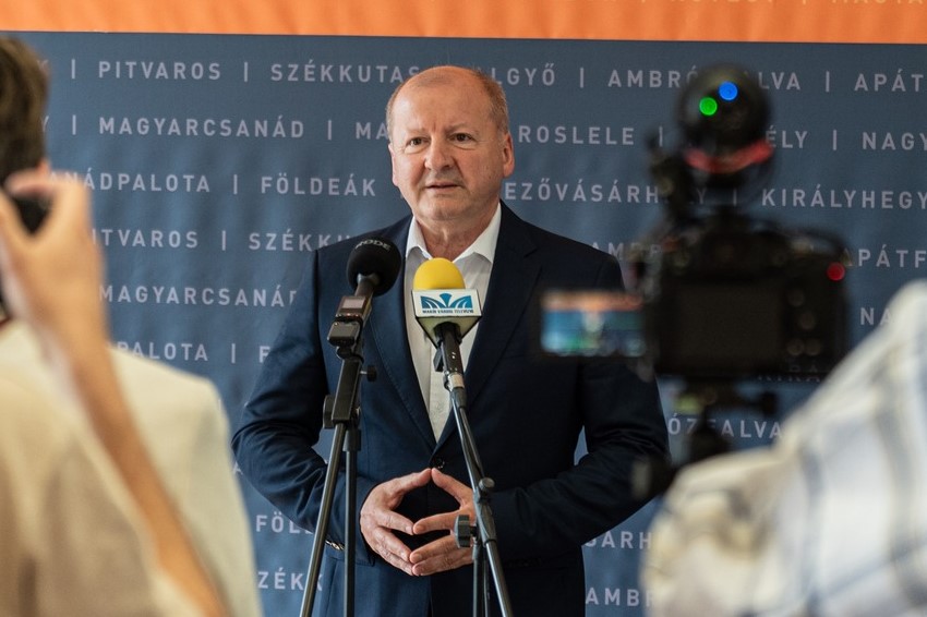 Simicskó István